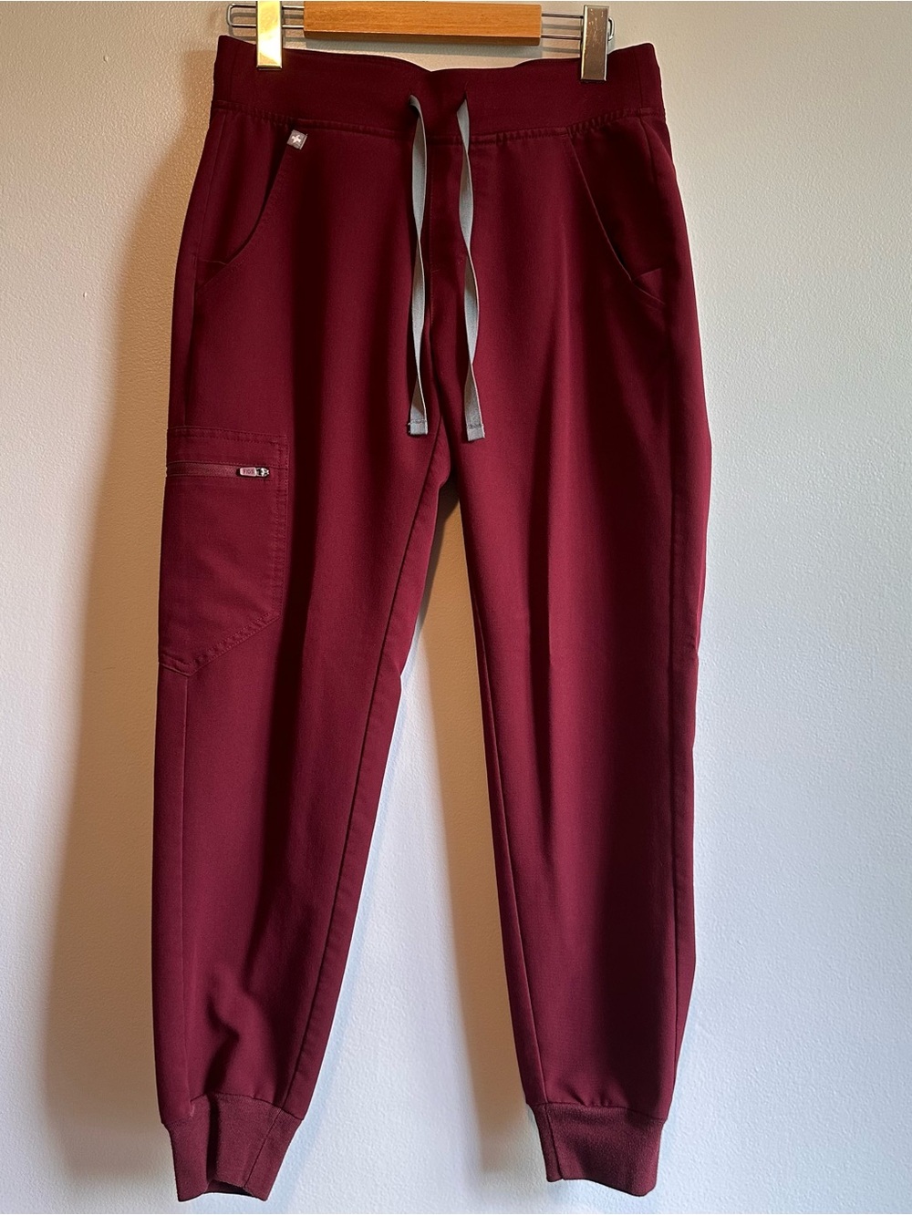 FIGS Zamora Jogger Scrub Pants/Burgundy/XS Petite